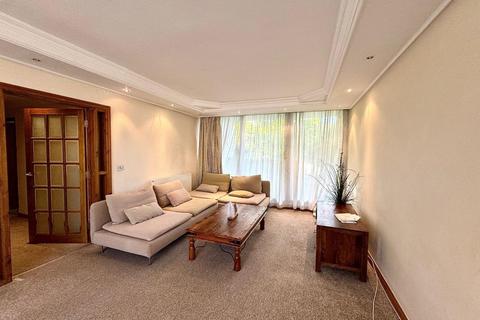 2 bedroom flat to rent, Kingsmere Court, London  NW9