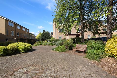 77 Green Acres, Croydon, CR0 5UX