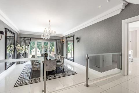 5 bedroom detached house to rent, Brockenhurst Road, South Ascot, SL5 9HB