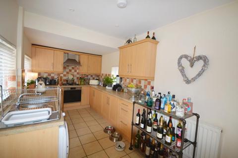 3 bedroom end of terrace house to rent, Innage Road, Shifnal