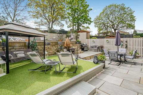 5 Brackendale Way, Thackley, Bradford, BD10 8DZ