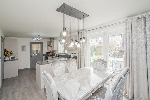 5 Brackendale Way, Thackley, Bradford, BD10 8DZ
