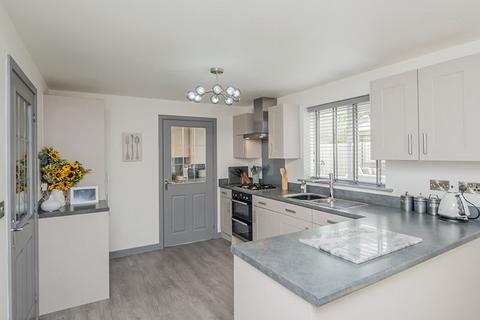 5 Brackendale Way, Thackley, Bradford, BD10 8DZ