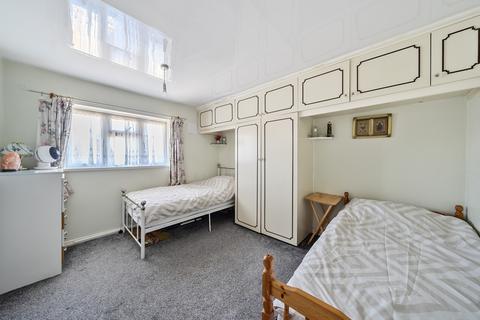 3 bedroom terraced house for sale, Balmoral Drive, Woking, GU22