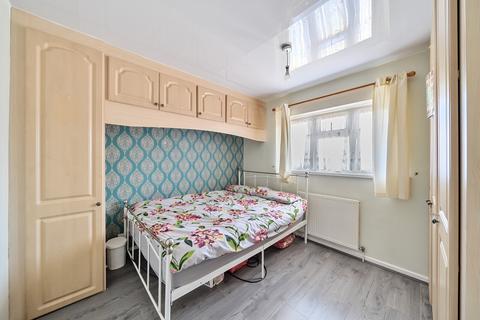 109 Balmoral Drive, Woking, GU22 8EU