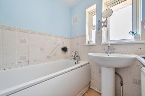 109 Balmoral Drive, Woking, GU22 8EU
