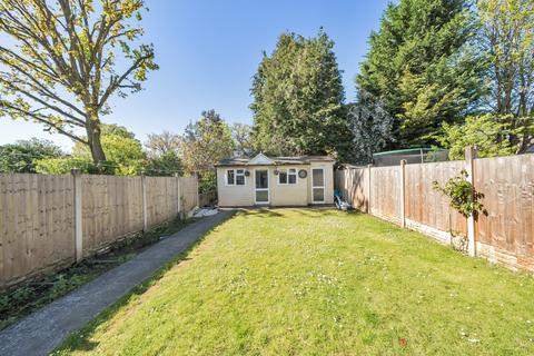 109 Balmoral Drive, Woking, GU22 8EU