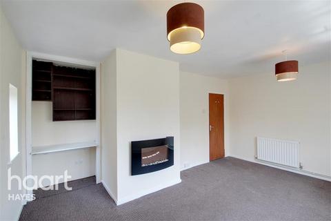 2 bedroom flat to rent, Lynhurst Crescent, UB10