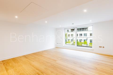 3 bedroom apartment to rent, Lensbury Avenue, London SW6