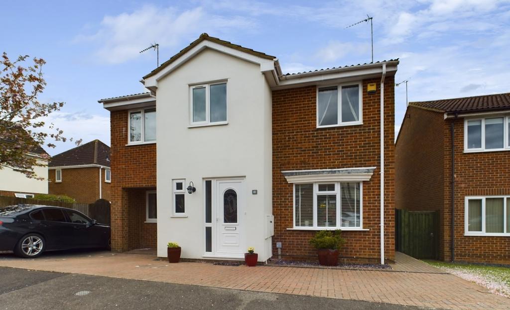 Plover Close, Buckingham 5 bed detached house for sale £550,000