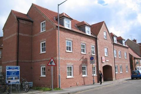 2 bedroom flat to rent, Marys Court, Newark NG24