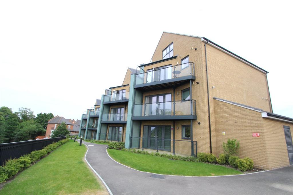 Gatehouse View, Greenhithe DA9 2 bed penthouse to rent £1,500 pcm (£