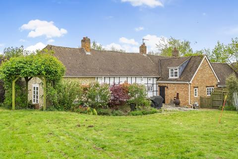 5 bedroom detached house for sale, Grendon Road, Edgcott, Aylesbury, Buckinghamshire, HP18