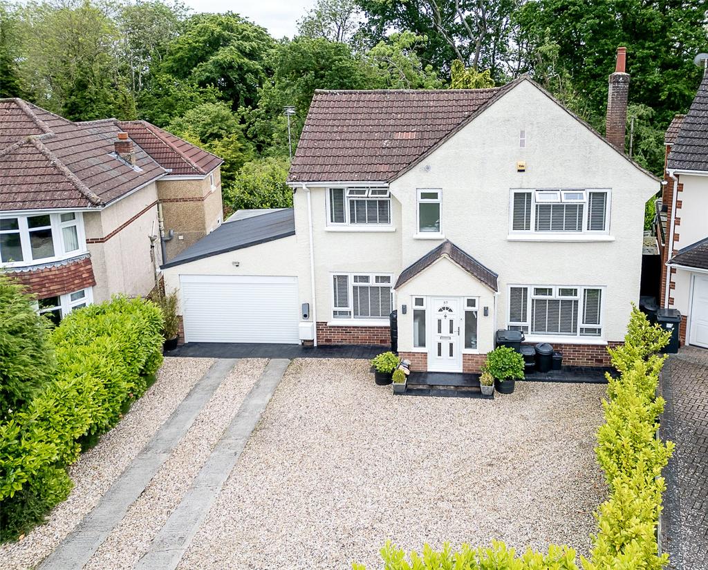 Sandown Avenue, Lakeside, Swindon... 3 bed detached house for sale £