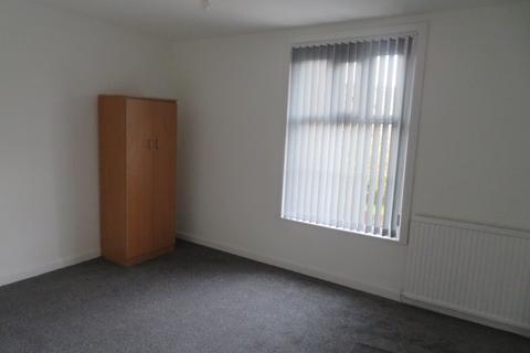 2 bedroom terraced house to rent, Hollin Lane, Bamford, OL11