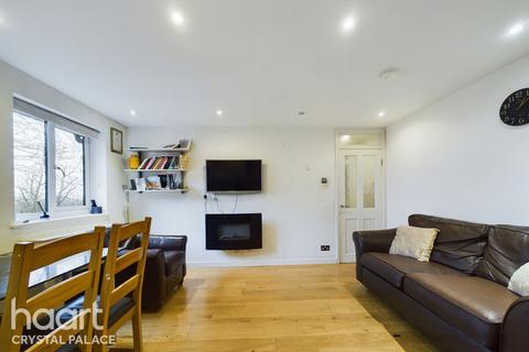 2 bedroom flat for sale, Wavel Place, London