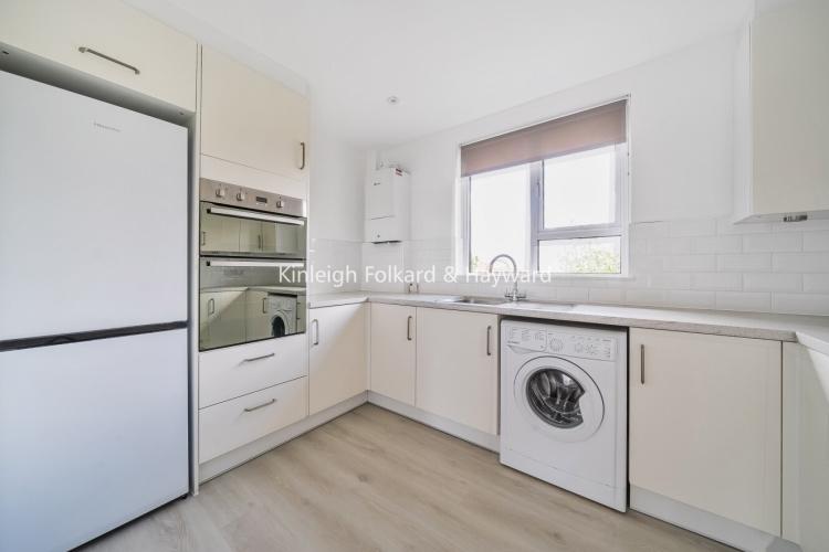 St. Pauls Cray Road Chislehurst BR7 2 bed apartment £1,750 pcm (£404 pw)