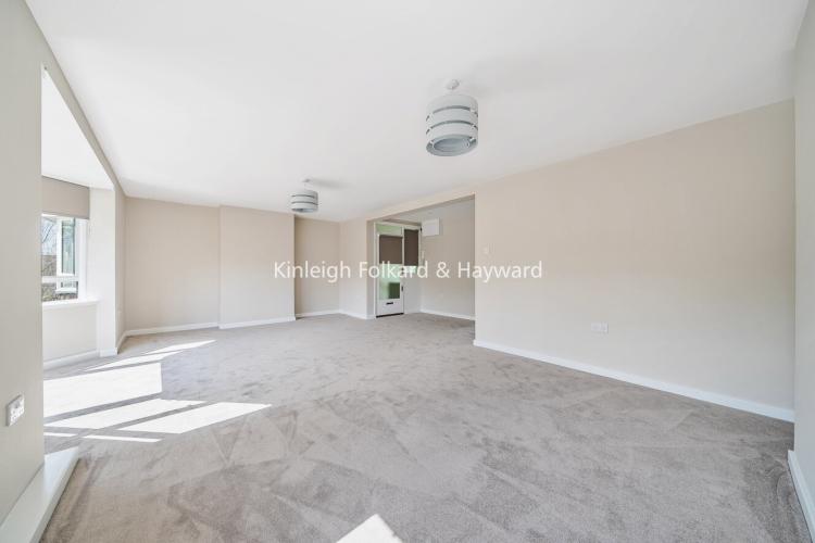 St. Pauls Cray Road Chislehurst BR7 2 bed apartment £1,750 pcm (£404 pw)