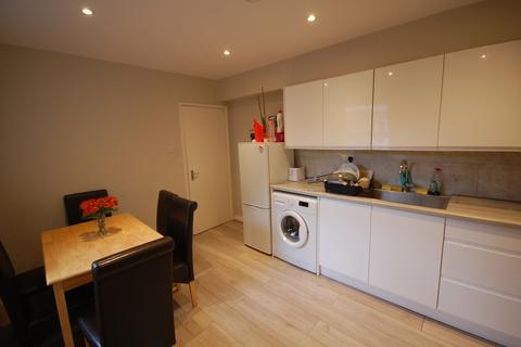 2 bedroom flat to rent, The Vale, London W3