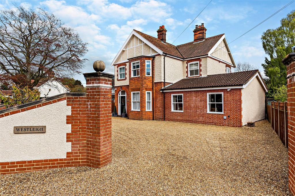 London Road, Attleborough, Norfolk, NR17 4 bed detached house £675,000