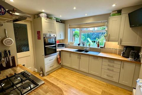 16 Oatfield Close, Hereford, HR4 0RP