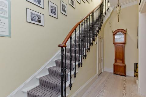 13 Cambridge Gardens, Edinburgh, EH6 5DH