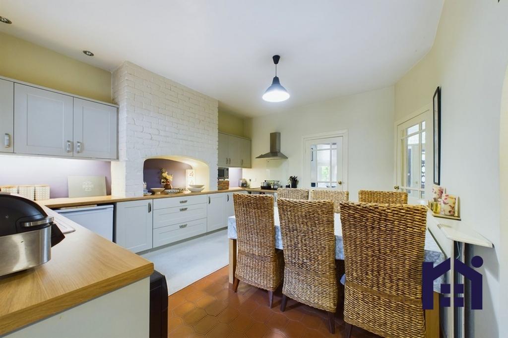 Dining kitchen