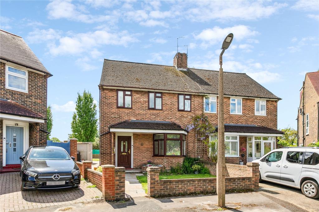 Groom Crescent, SW18 3 bed semidetached house for sale £850,000