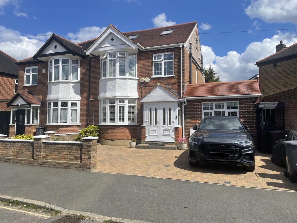 Isleworth, TW7 4 bed semi-detached house for sale - £950,000