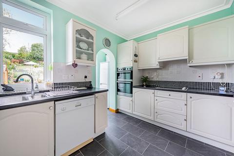 59 The Vale, Coulsdon, CR5 2AU