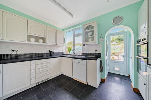 59 The Vale, Coulsdon, CR5 2AU
