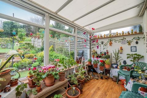 59 The Vale, Coulsdon, CR5 2AU