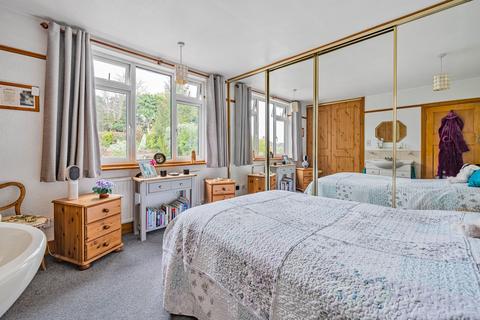 59 The Vale, Coulsdon, CR5 2AU