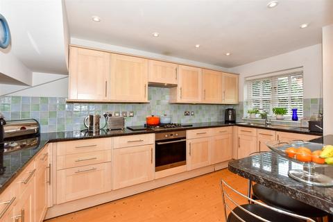 5 bedroom end of terrace house for sale, Smarts Lane, Loughton, Essex