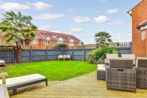 5 bedroom end of terrace house for sale, Smarts Lane, Loughton, Essex