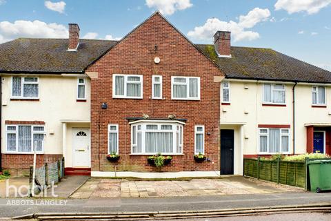 4 bedroom terraced house for sale, North Approach, Watford