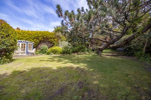 5 bedroom detached house for sale, The Avenue, Sheringham