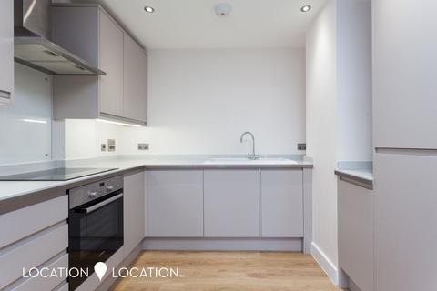 3 bedroom apartment to rent, Upper Clapton Road, London, E5