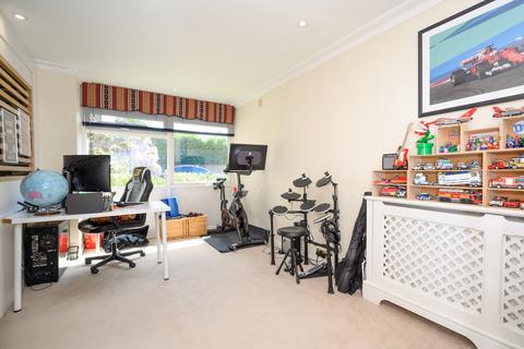 10 Sarum Green, Weybridge, KT13 9RX
