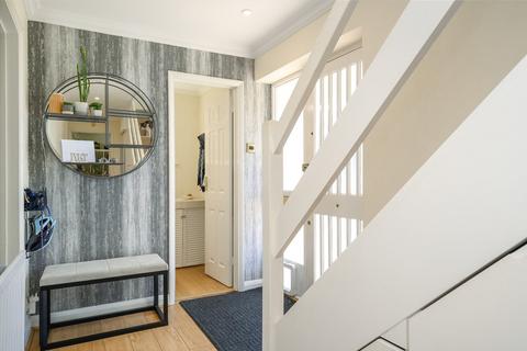 10 Sarum Green, Weybridge, KT13 9RX