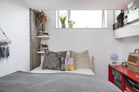 2 bedroom flat to rent, Kingsland Road, Haggerston, London, E8