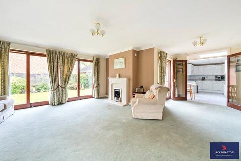4 bedroom bungalow for sale, Corran Close, Dallington, Northampton, NN5