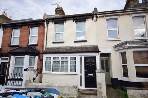 3 bedroom terraced house to rent, Shakespeare Road Gillingham ME7