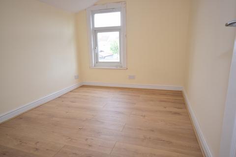 3 bedroom terraced house to rent, Shakespeare Road Gillingham ME7