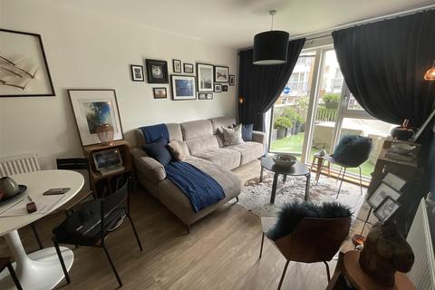 2 bedroom ground floor flat for sale, Connersville Way, Croydon, Surrey