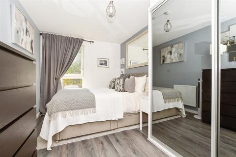2 bedroom ground floor flat for sale, Connersville Way, Croydon, Surrey