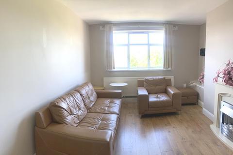 2 bedroom flat to rent, Holsgrove Court, W3