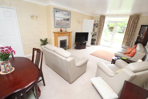 3 bedroom detached house for sale, Buckingham Road, Leicester LE8