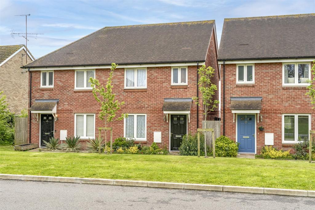 Cherwell Road, Worthing, West Sussex... 3 bed semidetached house for