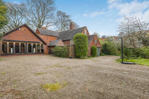 2 Erdington Road, Aldridge, Walsall, WS9 8UH